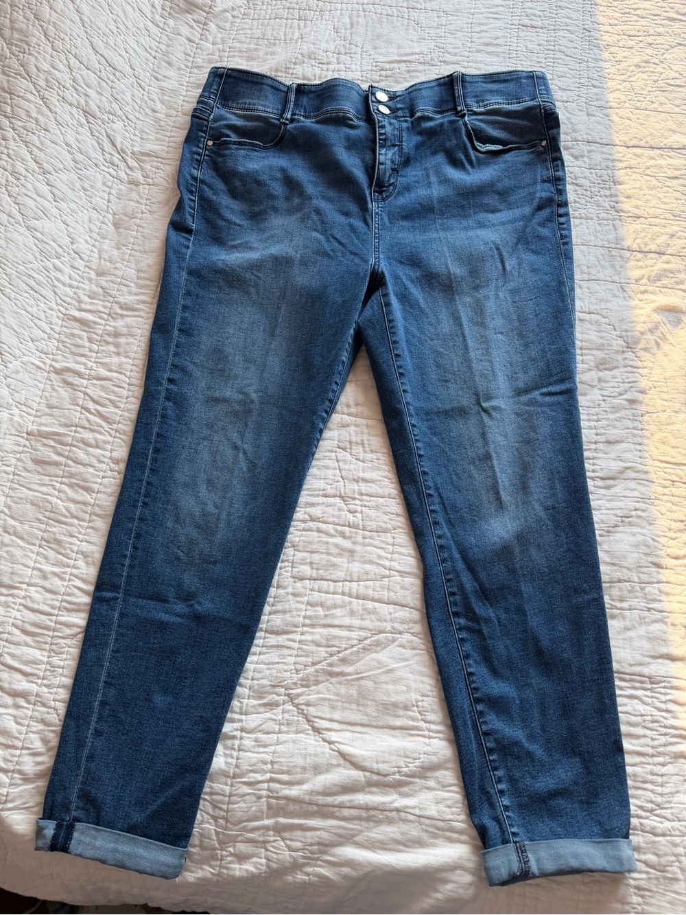 Women’s Dark Blue Stretch Capri Jeans - Classic Slim Fit